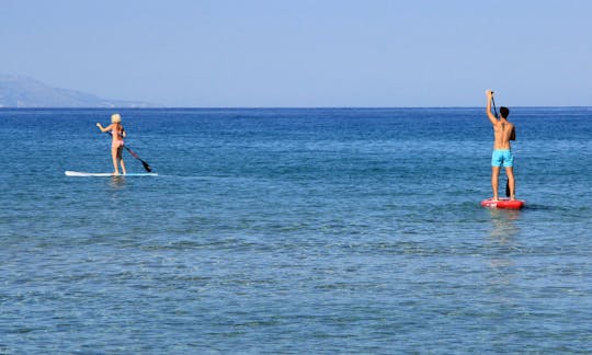 Alquiler de tablas de remo en la playa de Alykes, Zakynthos