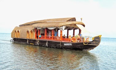 Experimente a tranquilidade: aluguel de casas flutuantes de luxo em Kumarakom, Kerala