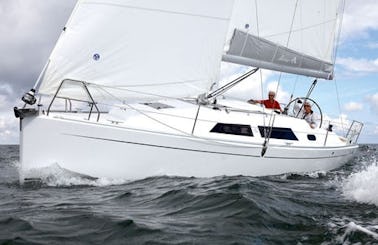 Hanse 325 Yacht Rental in Andijk / Medemblik
