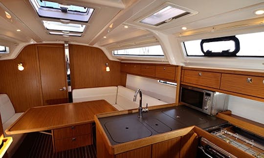 Yacht Bavaria 37 ''Avalon'' in Andijk, Netherlands