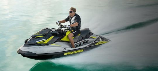 Incrível Seadoo Fast e divertido jet ski a 67 mph!