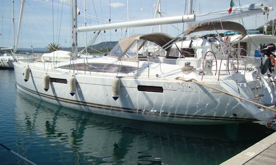 Yacht de croisière Jeanneau 53 pour 12 personnes à Portisco, Italie