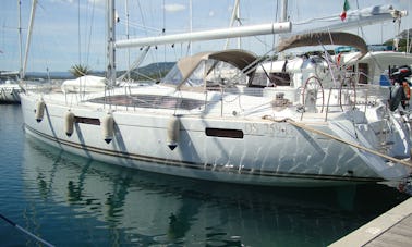 Jeanneau 53 Cruising Yacht for 12 Person in Portisco, Italy