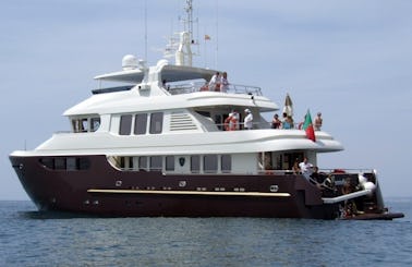 Bandido 90 Luxury Motor Yacht Charter