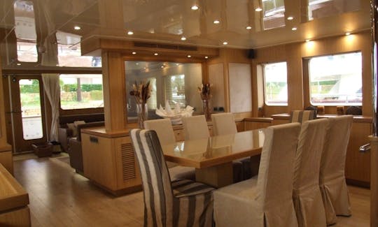 Bandido 90 Luxury Motor Yacht Charter