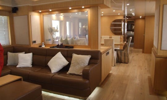 Bandido 90 Luxury Motor Yacht Charter