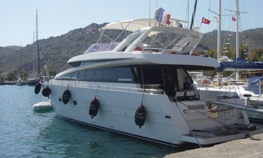 La location de yacht à moteur « Indenoi » à Marmaris, en Turquie