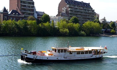 Disfrute y reserve un romántico hotel flotante en Maastricht, Países Bajos