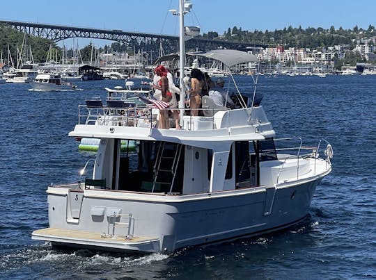 36ft Modern Yacht with Captain, All inclusive price, Cruise, Party, & Events!