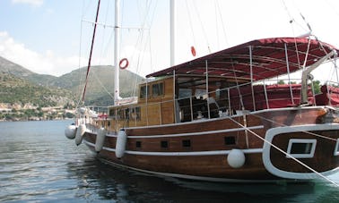 Charter 78' Luxury Sailboat in Split