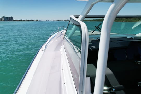 Iate de luxo 2025 Axopar 38' para a escapadela dos seus sonhos!