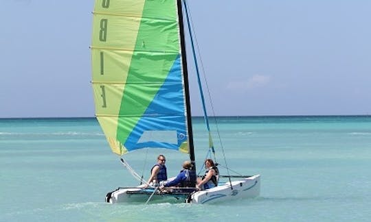 Location de voiture Sailing Hobie à Noord, Aruba