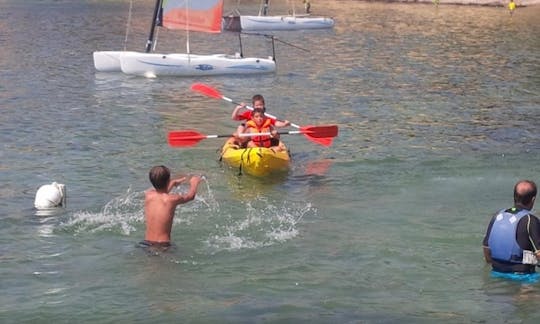 Activités nautiques pour enfants à Calp, Espagne