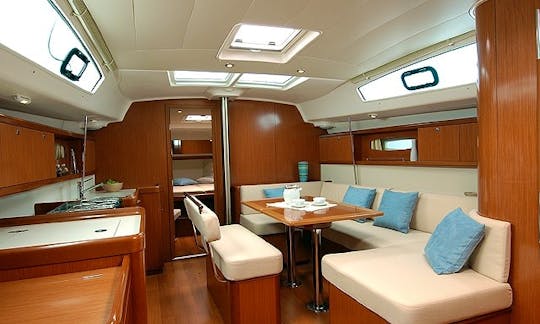 Cruising Monohull Luxurious 'Beneteau Oceanis 43 Saphiso II' Charter in Betina