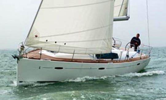 Cruising Monohull Luxurious 'Beneteau Oceanis 43 Saphiso II' Charter in Betina