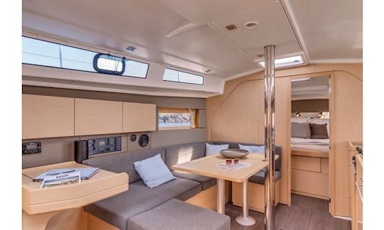 Beneteau Oceanis 38 "Mare Anemoi" Sailing Charter in Soúrpi