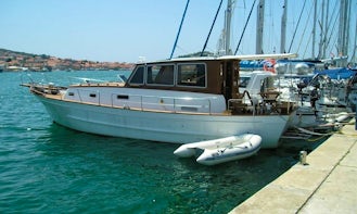 42' Woodedn Motor Yacht In Murter