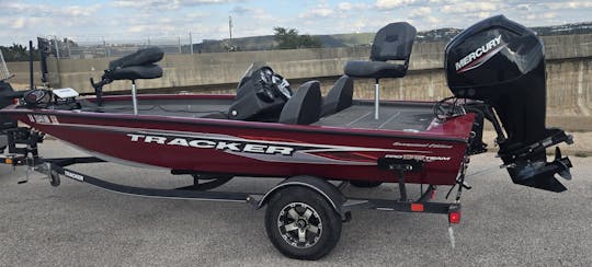 Barco de pesca Tracker 175 Pro - Aluguel diurno e noturno disponível
