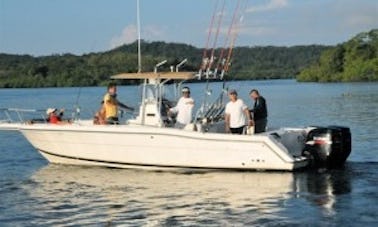 Viagem de pesca memorável no console Stamas Center de 31 pés em Chicá, Panamá