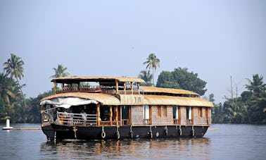 6 Person Houseboat Charter Ready to Book in Alappuzha, India