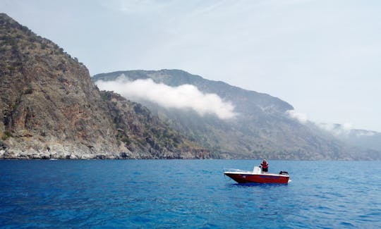 30hp 5,5m motorboat in Chora Sfakion, Greece