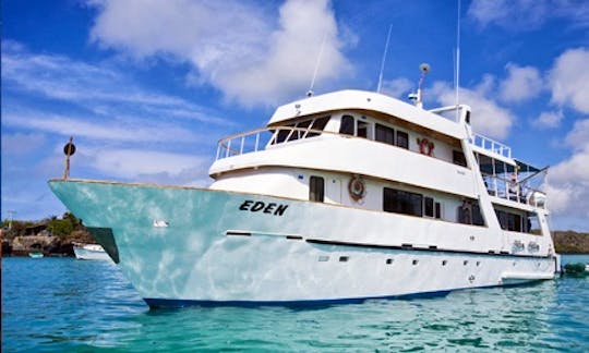 Eden Yacht Cruise to Islas Galápagos