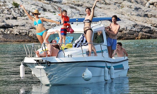 Louez une cabine doudou de 23 pieds pour vous balader à Makarska