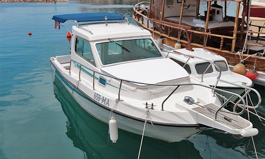 Louez une cabine doudou de 23 pieds pour vous balader à Makarska