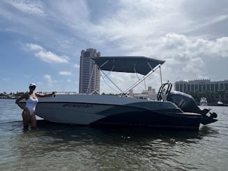 Starcraft SVX 231 Powerboat for 8 People in Fort Lauderdale
