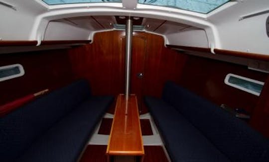 Charter on Oceanis 323 Cruiser in Southampton