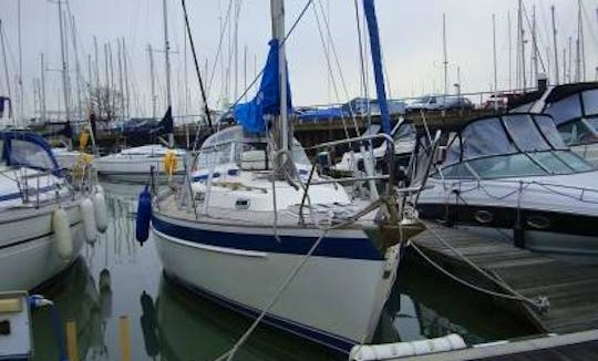 Experience "Aeoulus" Hallberg Rassy 36 Sailboat in Southampton