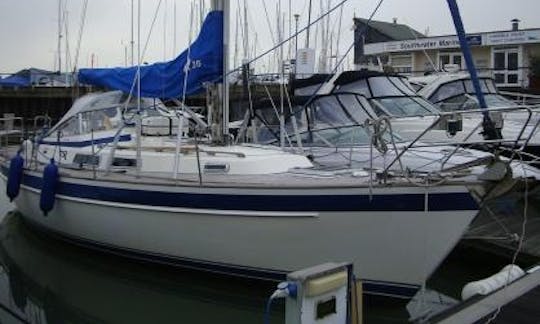 Experience "Aeoulus" Hallberg Rassy 36 Sailboat in Southampton