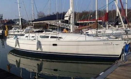 Charter on "Loxley B" Sun Odyssey 37 Sailboat in Southampton