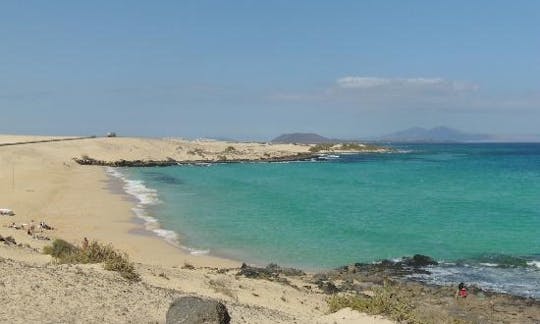 コラレホ（カナリア諸島、フェルテベントゥラ島）からロボス島へのミニクルーズとシュノーケリング