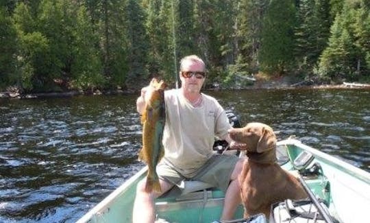 Alquiler de pesca Jon Boat de 15 pies en Biscotasing, Canadá