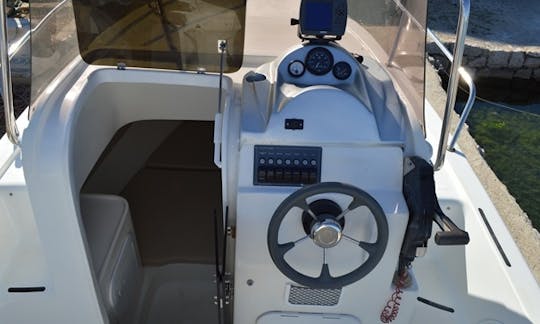 Center Console Rental in Betina - Murter