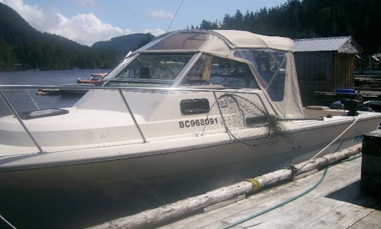 Barco de pesca guiado de 26 pies en Kyuquot, BC