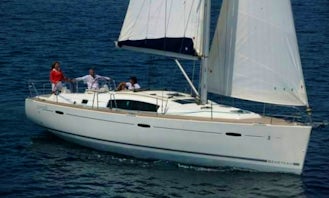 ''BENETEAU 434'' Luxurious Charter Cruising Monohull in Spain