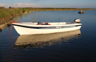 Pakri 450 Boat Rental in Läänemaa