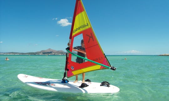 Aluguel e cursos de windsurf em Port de Pollença, Espanha