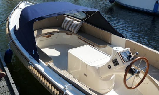 Charter this Gulden Vlies 680 at the Veerse Meer in Zeeland