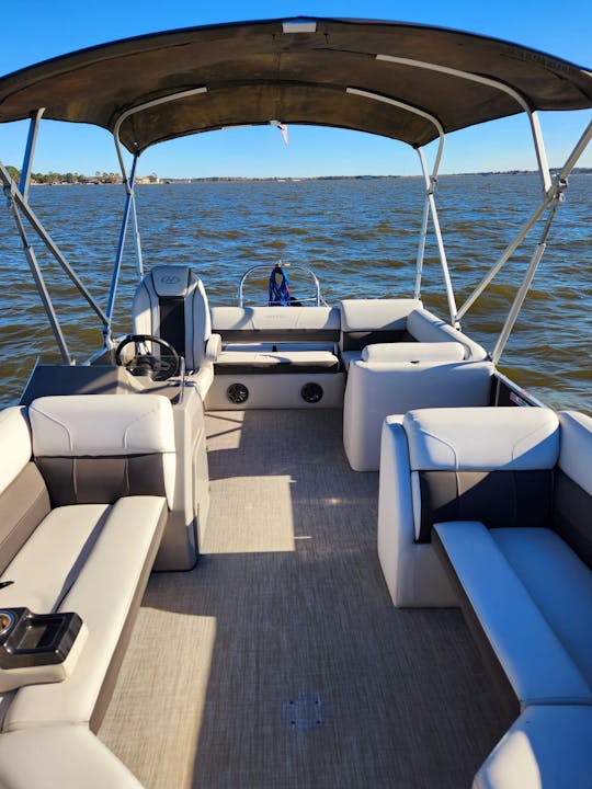 Harris Tritoon for 14 people on Lake Conroe in Montgomery, Texas