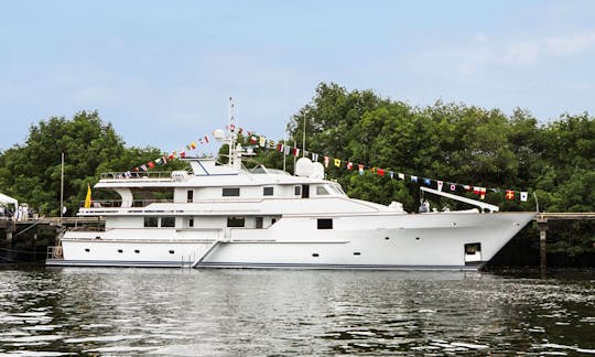 125' Power Mega Yacht "Stella Maris" Charter in Quito, Ecuador