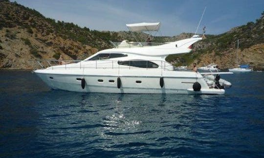 Charter 44' Ferretti Yacht In Vibo Valentia