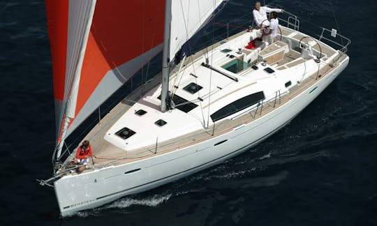 Beautiful sailing yacht up to 11 persons plus skipper in Barcelona, Cataluña