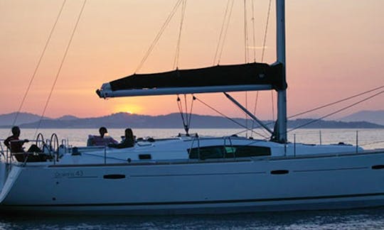 Beautiful sailing yacht up to 11 persons plus skipper in Barcelona, Cataluña