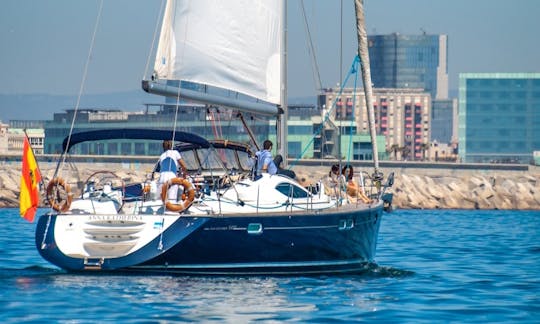 Voilier de luxe Jeanneau Sun Odyssey 54 DS avec coque bleue et pont bleu à Barcelone, Catalogne