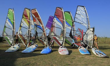 Leçon de planche à voile à Sant Pere Pescador, Espagne