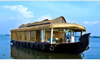 Enjoy honeymoon cruise in Kerala backwaters in Aryad South, India