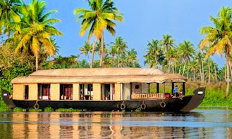 Four Bedroom Houseboat for 8 Person in Aryad South, India